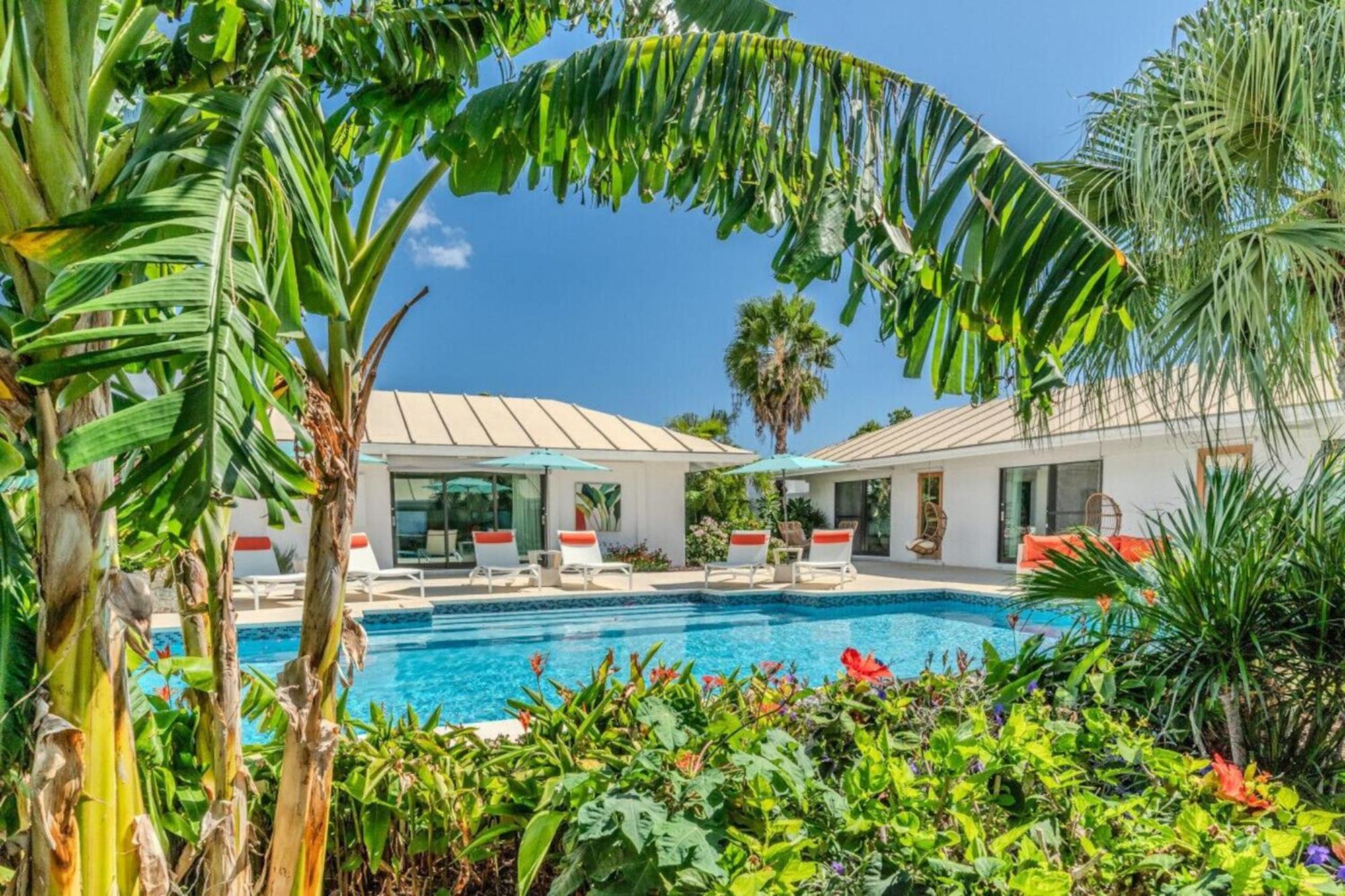 Royal Villa With A Huge Swimming Pool Cowell Battery Екстериор снимка