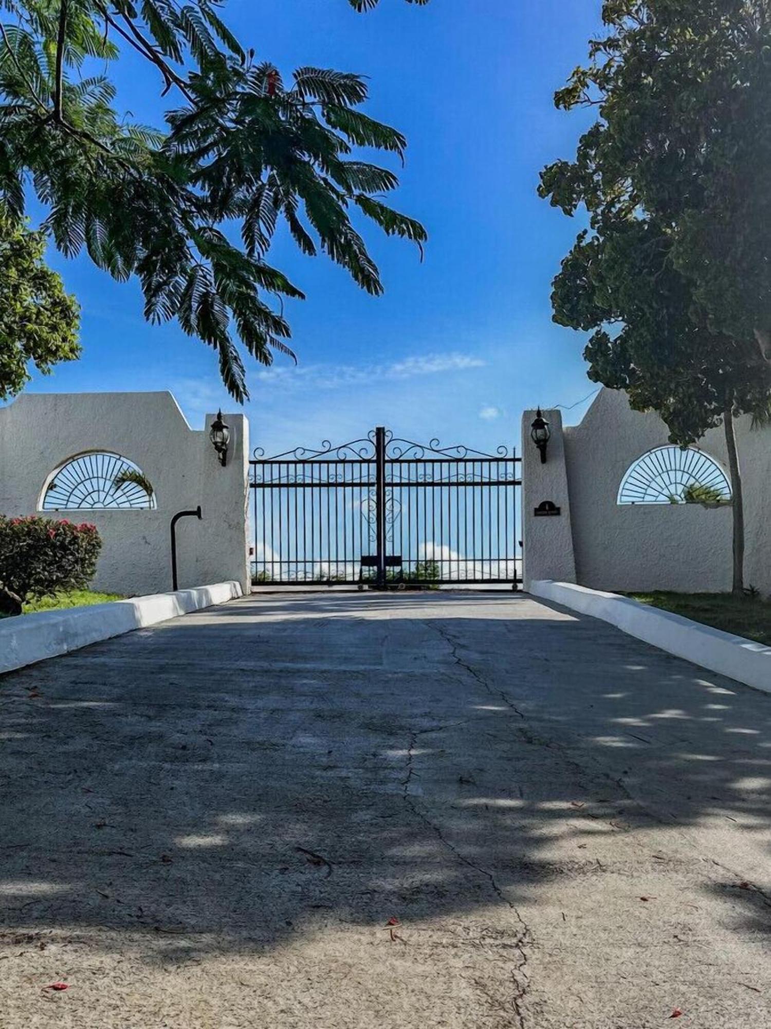 Royal Villa With A Huge Swimming Pool Cowell Battery Екстериор снимка